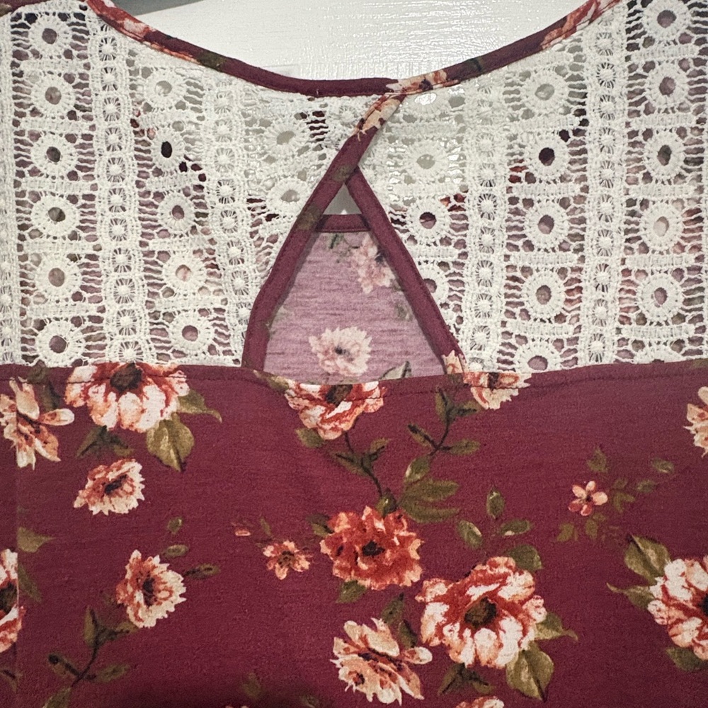 Siren Lily Floral Blouse with Lace - Picture 4 of 10